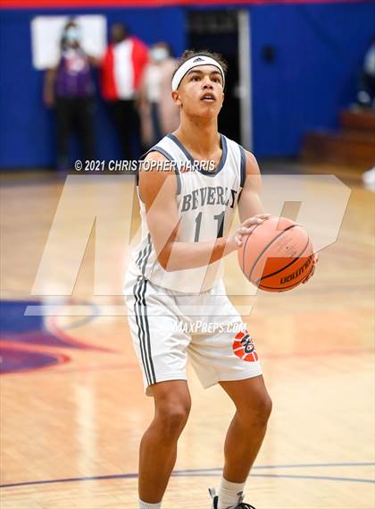 Thumbnail 2 in St. Pius X-St. Matthias Academy vs. Beverly Hills photogallery.