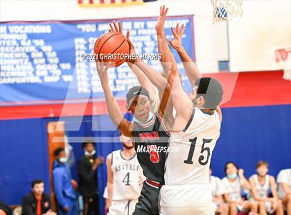 Thumbnail 2 in St. Pius X-St. Matthias Academy vs. Beverly Hills photogallery.
