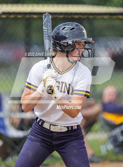 Thumbnail 3 in Regina vs Washington (Varsity Classic) photogallery.
