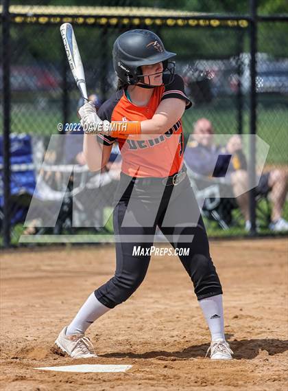 Thumbnail 2 in Regina vs Washington (Varsity Classic) photogallery.