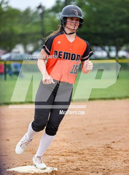 Thumbnail 2 in Regina vs Washington (Varsity Classic) photogallery.