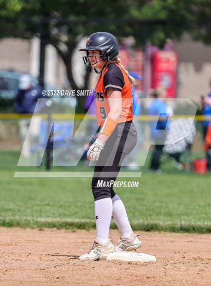 Thumbnail 2 in Regina vs Washington (Varsity Classic) photogallery.