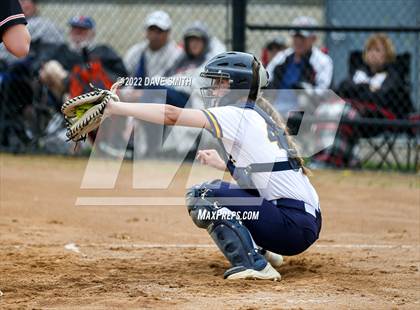 Thumbnail 3 in Regina vs Washington (Varsity Classic) photogallery.