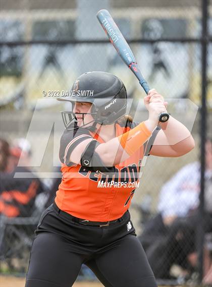 Thumbnail 2 in Regina vs Washington (Varsity Classic) photogallery.