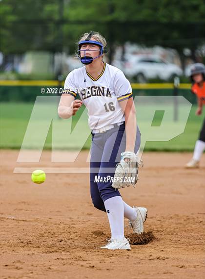 Thumbnail 1 in Regina vs Washington (Varsity Classic) photogallery.