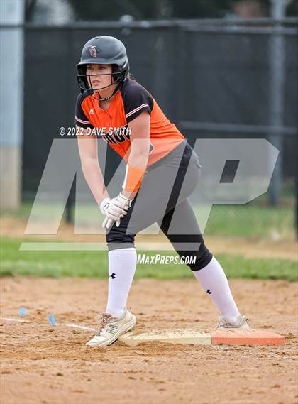 Thumbnail 2 in Regina vs Washington (Varsity Classic) photogallery.