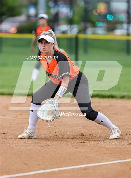 Thumbnail 1 in Regina vs Washington (Varsity Classic) photogallery.