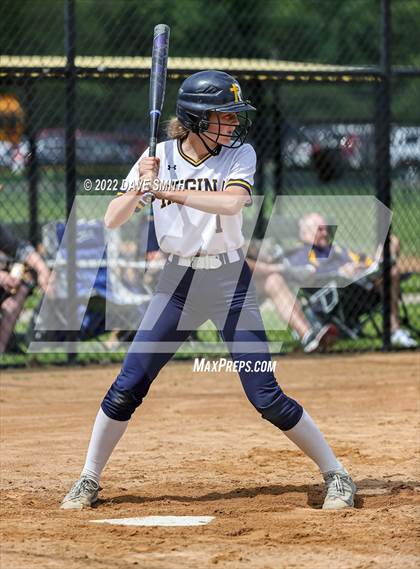 Thumbnail 1 in Regina vs Washington (Varsity Classic) photogallery.