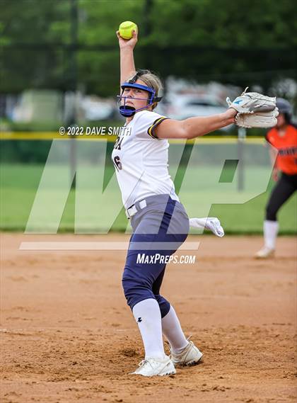 Thumbnail 2 in Regina vs Washington (Varsity Classic) photogallery.