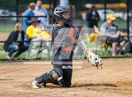 Thumbnail 2 in Regina vs Washington (Varsity Classic) photogallery.