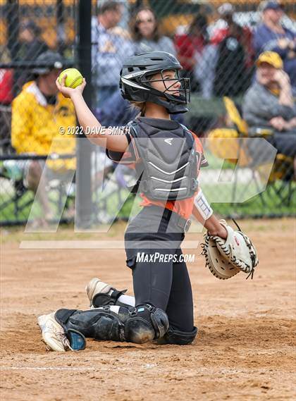 Thumbnail 1 in Regina vs Washington (Varsity Classic) photogallery.