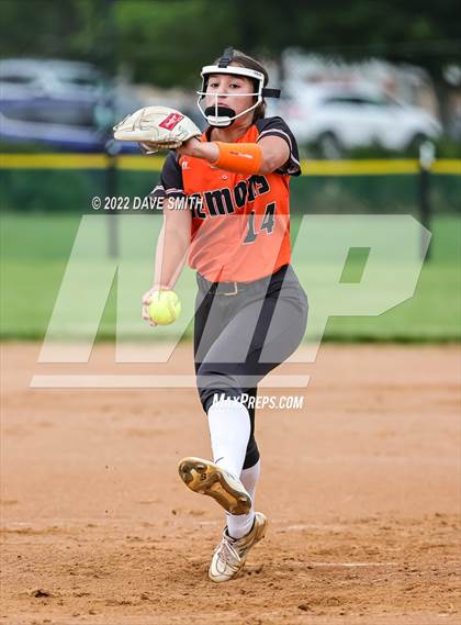 Thumbnail 1 in Regina vs Washington (Varsity Classic) photogallery.