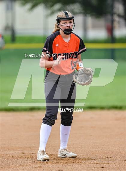 Thumbnail 1 in Regina vs Washington (Varsity Classic) photogallery.