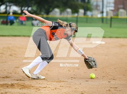Thumbnail 1 in Regina vs Washington (Varsity Classic) photogallery.