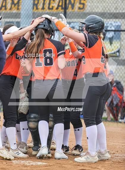 Thumbnail 3 in Regina vs Washington (Varsity Classic) photogallery.