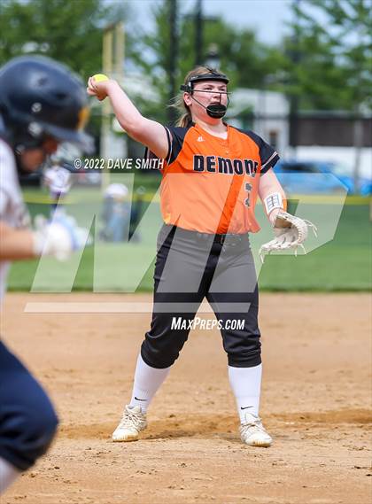Thumbnail 3 in Regina vs Washington (Varsity Classic) photogallery.