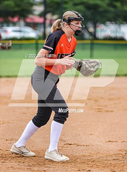 Thumbnail 2 in Regina vs Washington (Varsity Classic) photogallery.