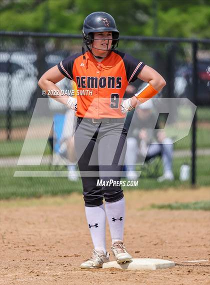 Thumbnail 3 in Regina vs Washington (Varsity Classic) photogallery.