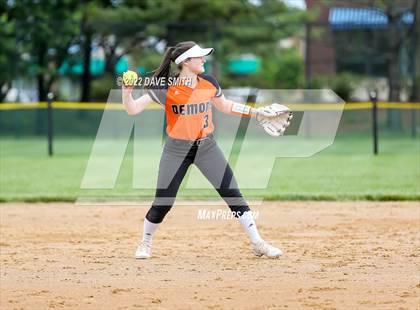 Thumbnail 3 in Regina vs Washington (Varsity Classic) photogallery.