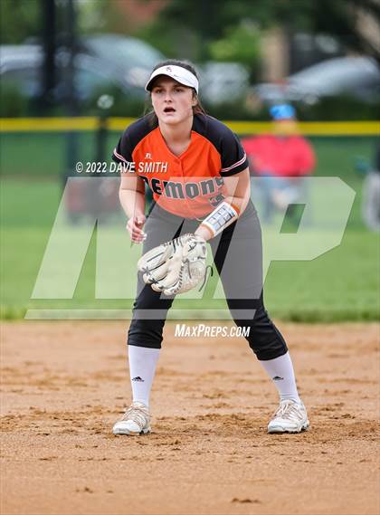 Thumbnail 3 in Regina vs Washington (Varsity Classic) photogallery.