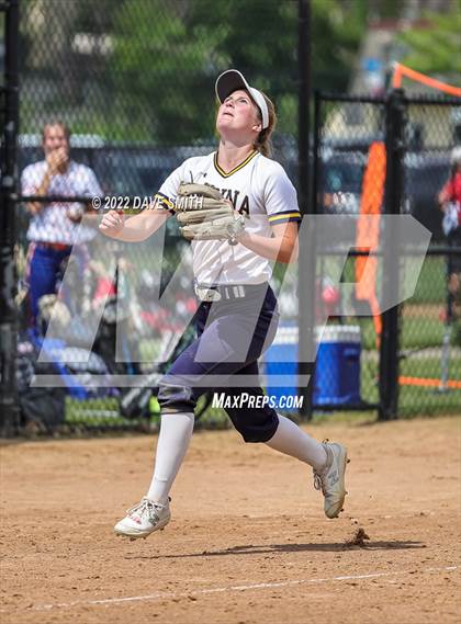 Thumbnail 3 in Regina vs Washington (Varsity Classic) photogallery.