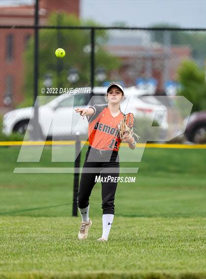 Thumbnail 1 in Regina vs Washington (Varsity Classic) photogallery.