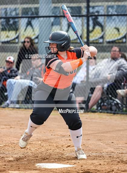 Thumbnail 3 in Regina vs Washington (Varsity Classic) photogallery.