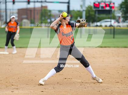 Thumbnail 2 in Regina vs Washington (Varsity Classic) photogallery.