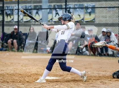 Thumbnail 3 in Regina vs Washington (Varsity Classic) photogallery.