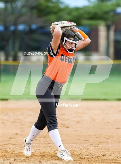 Thumbnail 2 in Regina vs Washington (Varsity Classic) photogallery.