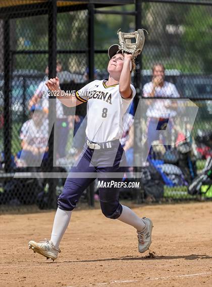 Thumbnail 1 in Regina vs Washington (Varsity Classic) photogallery.