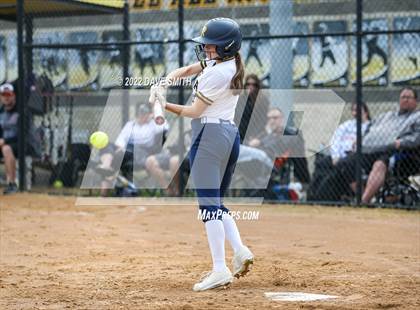 Thumbnail 2 in Regina vs Washington (Varsity Classic) photogallery.