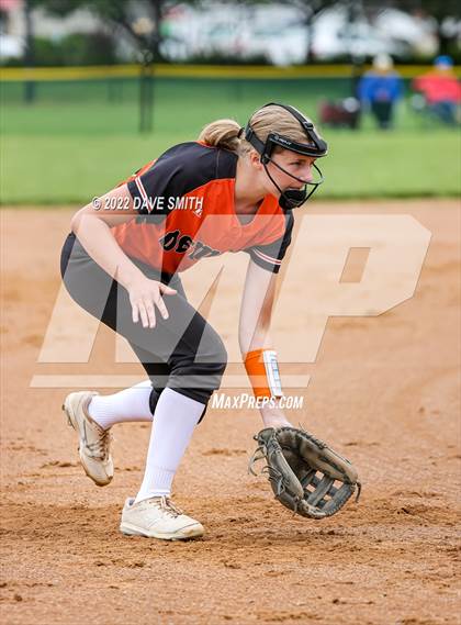 Thumbnail 3 in Regina vs Washington (Varsity Classic) photogallery.