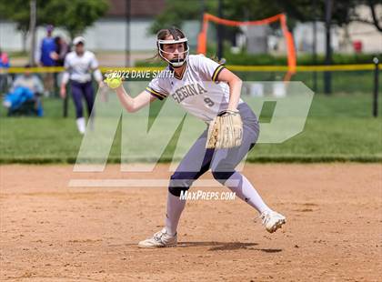 Thumbnail 3 in Regina vs Washington (Varsity Classic) photogallery.
