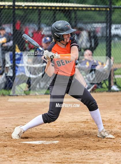 Thumbnail 2 in Regina vs Washington (Varsity Classic) photogallery.