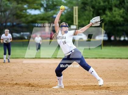 Thumbnail 3 in Regina vs Washington (Varsity Classic) photogallery.