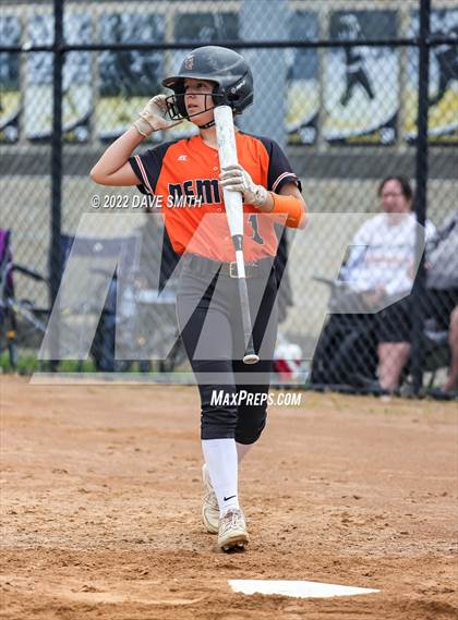 Thumbnail 3 in Regina vs Washington (Varsity Classic) photogallery.