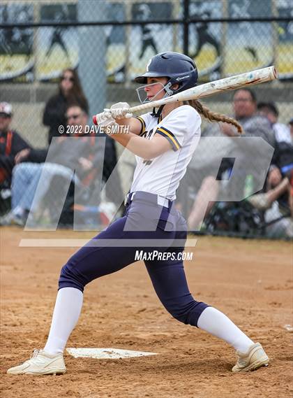 Thumbnail 1 in Regina vs Washington (Varsity Classic) photogallery.