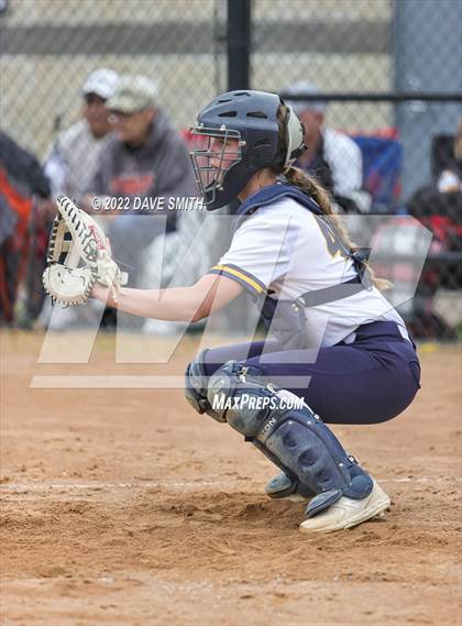 Thumbnail 1 in Regina vs Washington (Varsity Classic) photogallery.