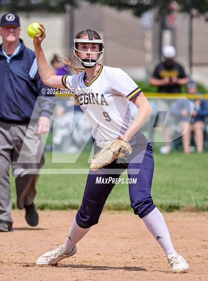 Thumbnail 3 in Regina vs Washington (Varsity Classic) photogallery.