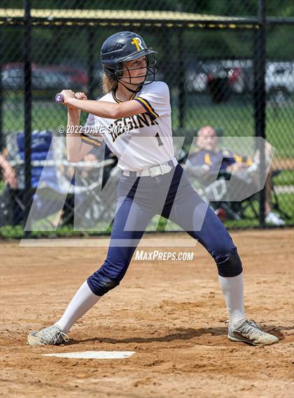 Thumbnail 2 in Regina vs Washington (Varsity Classic) photogallery.