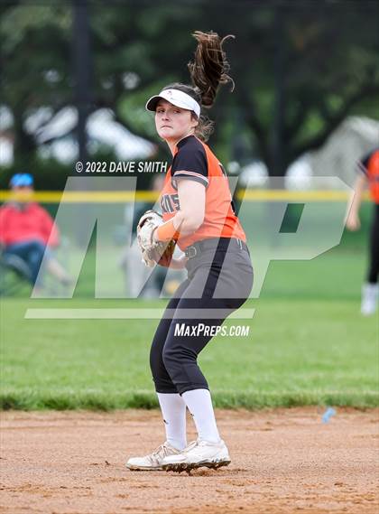 Thumbnail 3 in Regina vs Washington (Varsity Classic) photogallery.