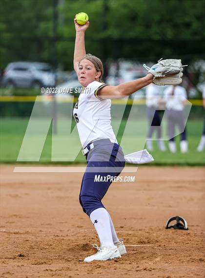 Thumbnail 2 in Regina vs Washington (Varsity Classic) photogallery.
