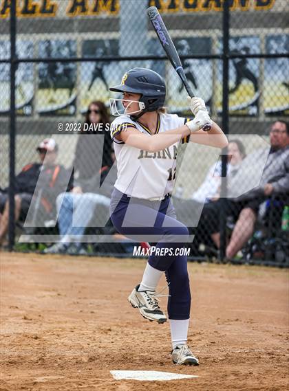 Thumbnail 1 in Regina vs Washington (Varsity Classic) photogallery.