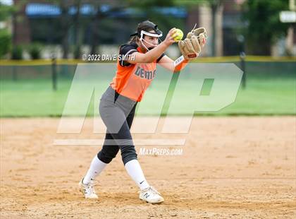 Thumbnail 3 in Regina vs Washington (Varsity Classic) photogallery.