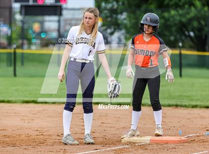 Thumbnail 1 in Regina vs Washington (Varsity Classic) photogallery.