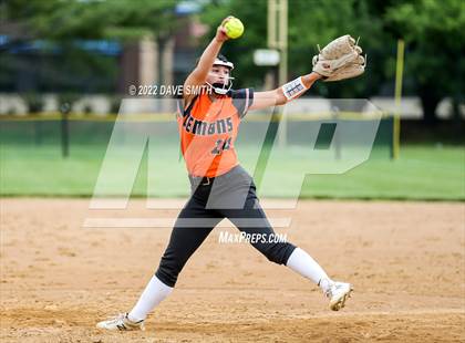 Thumbnail 2 in Regina vs Washington (Varsity Classic) photogallery.