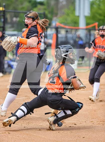 Thumbnail 3 in Regina vs Washington (Varsity Classic) photogallery.