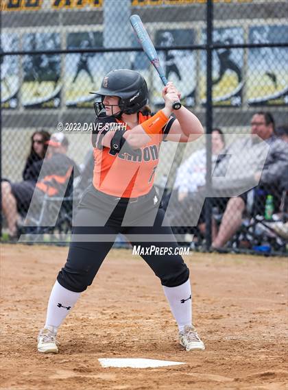 Thumbnail 1 in Regina vs Washington (Varsity Classic) photogallery.