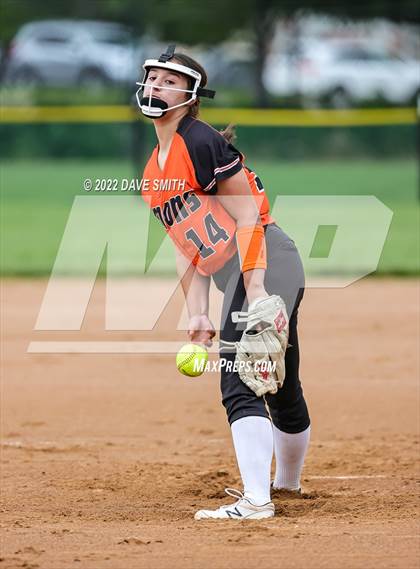 Thumbnail 1 in Regina vs Washington (Varsity Classic) photogallery.